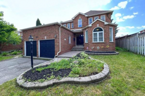 Neighborhood friendly House in Barrie!